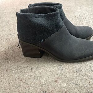 Toms gray bootie’s